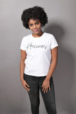 Lade das Bild in den Galerie-Viewer, Precious T-Shirt Weiss
