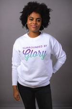 Lade das Bild in den Galerie-Viewer, Surrounded By Glory Sweater Weiss
